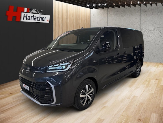 First vehicle image