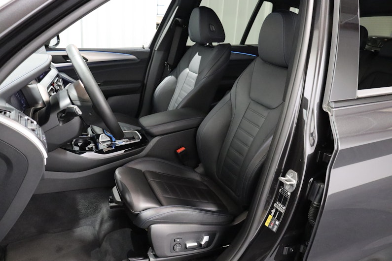 Vehicle image BMW iX3