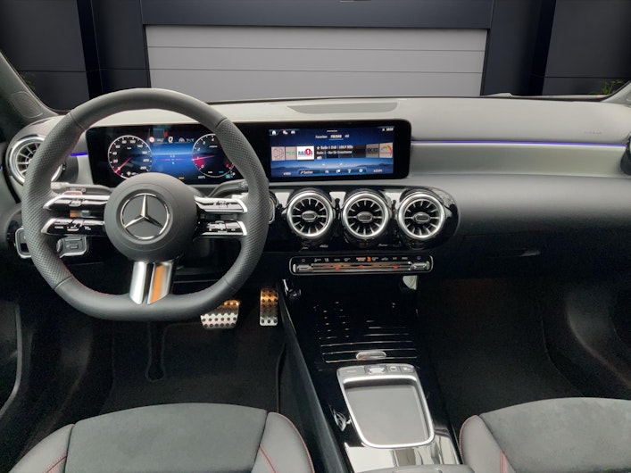 Vehicle image MERCEDES-BENZ A 200