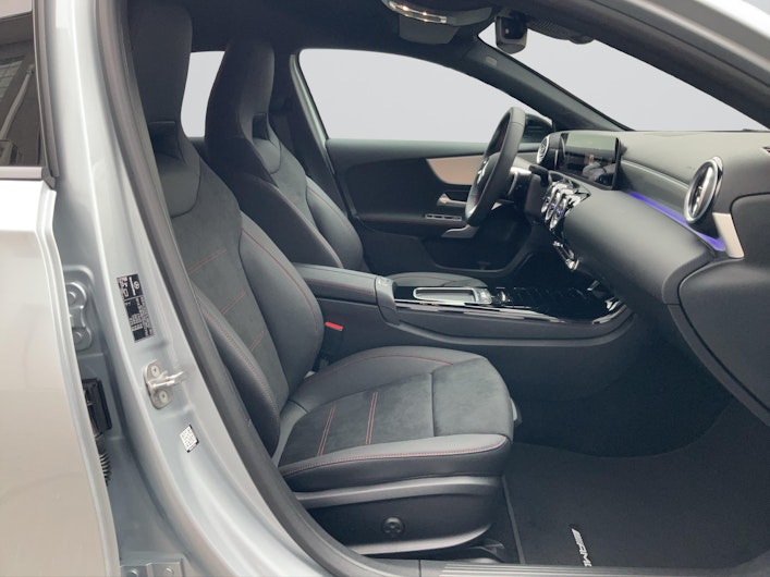 Vehicle image MERCEDES-BENZ A 200