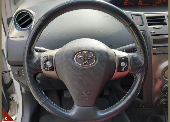 Vehicle image 9 Vehicle image 9