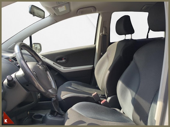 Vehicle image 8 Vehicle image 8