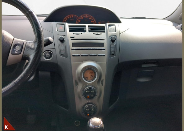 Vehicle image 14 Vehicle image 14