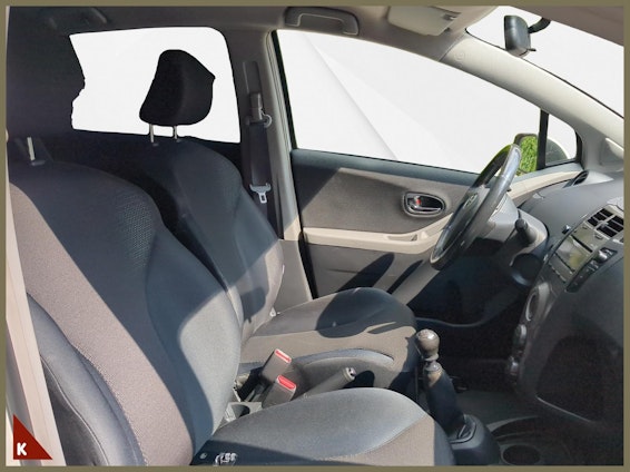 Vehicle image 17 Vehicle image 17