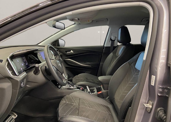 Vehicle image 4 Vehicle image 4