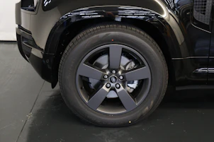 Fahrzeugbild LAND ROVER Defender 110 3.0 D I6 250 X-Dynamic SE mit AHK