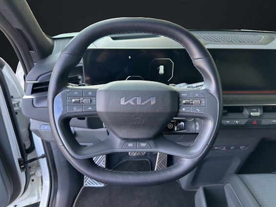 Vehicle image 9 Vehicle image 9