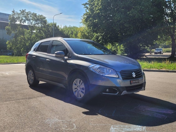 Vehicle image 4