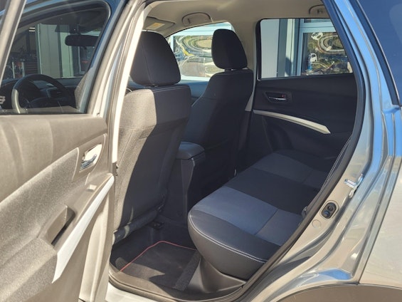 Vehicle image 7