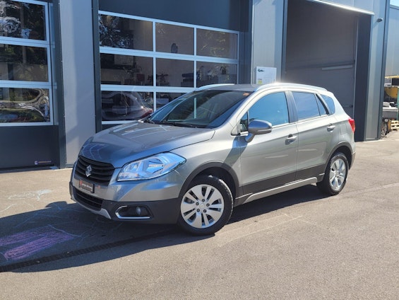 First vehicle image