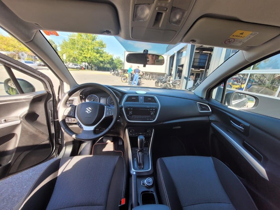 Vehicle image 5