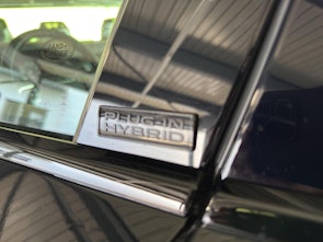 Vehicle image LAND ROVER Range Rover Velar 2.0 P400e Dynamic SE