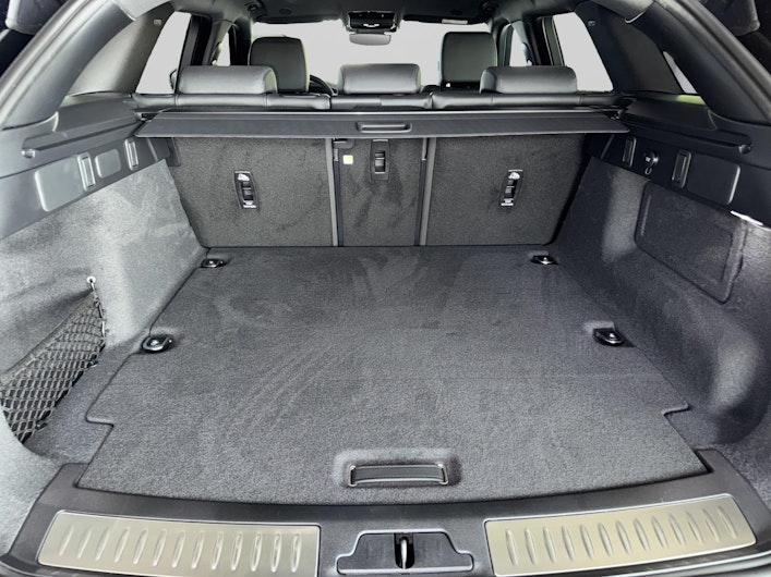 Vehicle image LAND ROVER RANGE ROVER VELAR