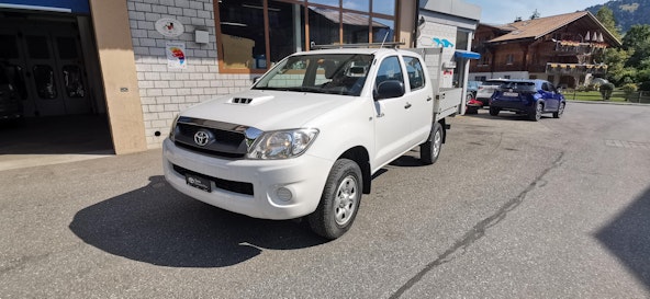 First vehicle image