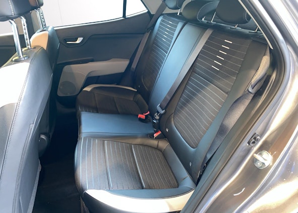 Vehicle image 9 Vehicle image 9