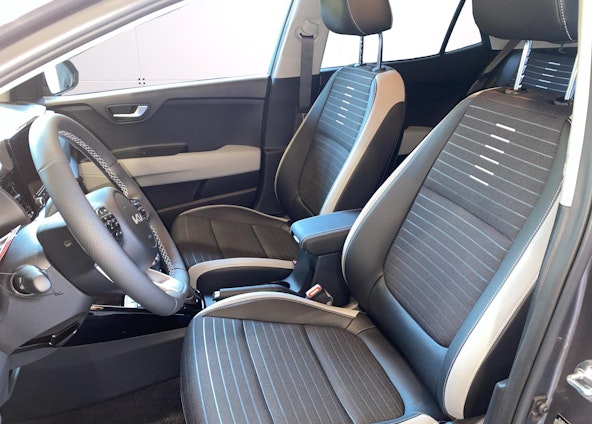 Vehicle image 8 Vehicle image 8