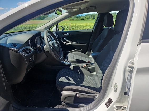 Vehicle image 6 Vehicle image 6