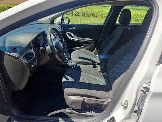 Vehicle image 6 Vehicle image 6