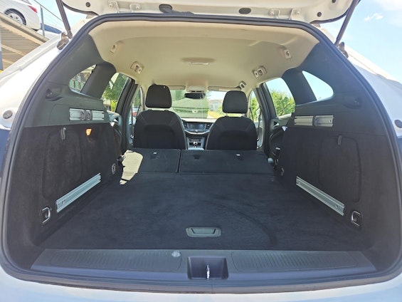 Vehicle image 9 Vehicle image 9