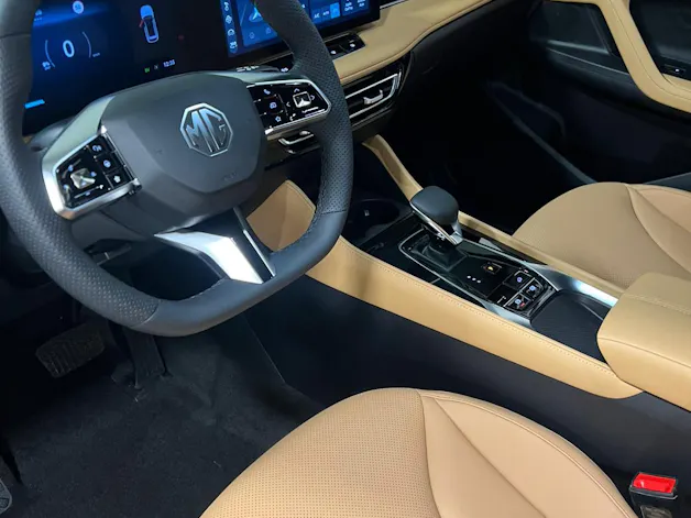 MG HS 1.5 Hybrid Luxury