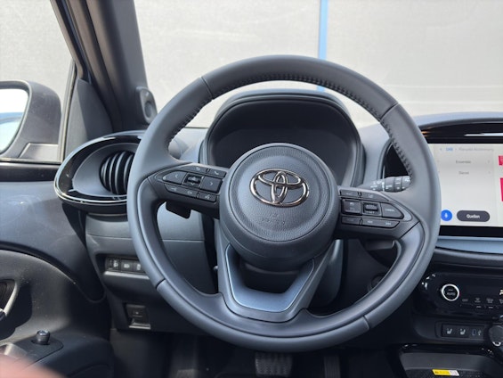 Vehicle image 10 Vehicle image 10