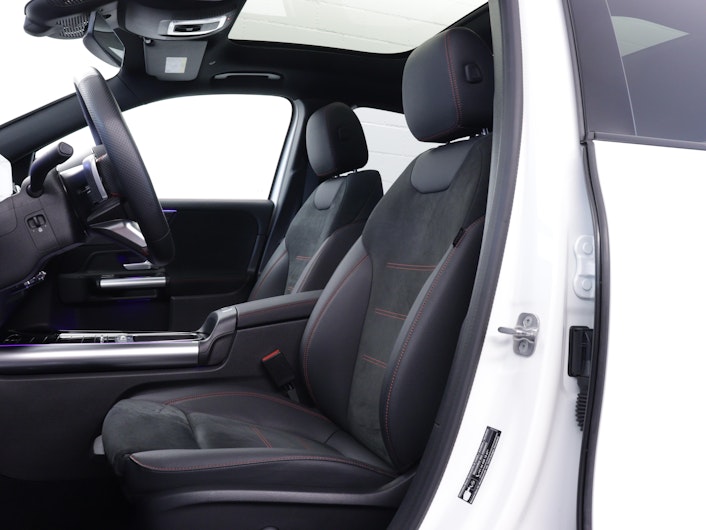 Vehicle image MERCEDES-BENZ GLA 220