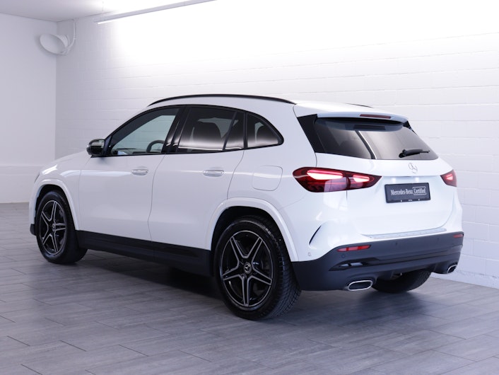 Vehicle image MERCEDES-BENZ GLA 220