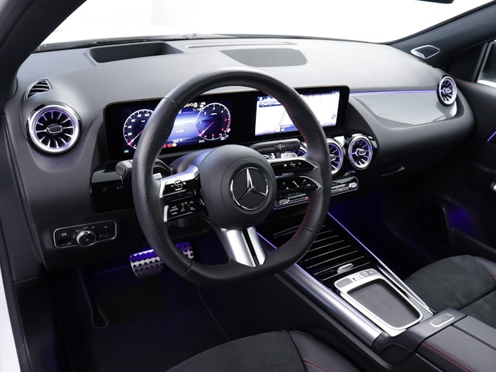 Vehicle image MERCEDES-BENZ GLA 220