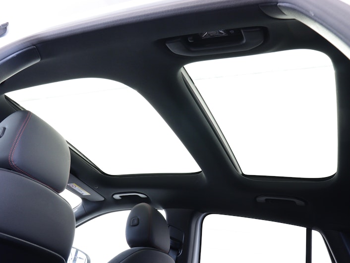 Vehicle image MERCEDES-BENZ GLA 220