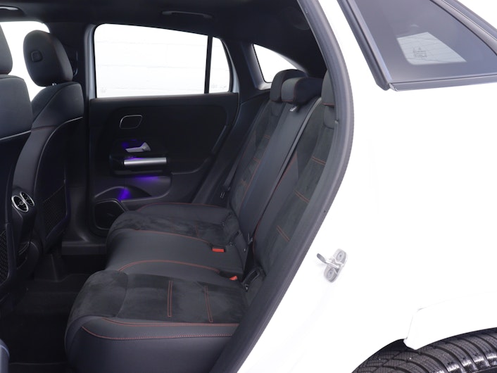 Vehicle image MERCEDES-BENZ GLA 220