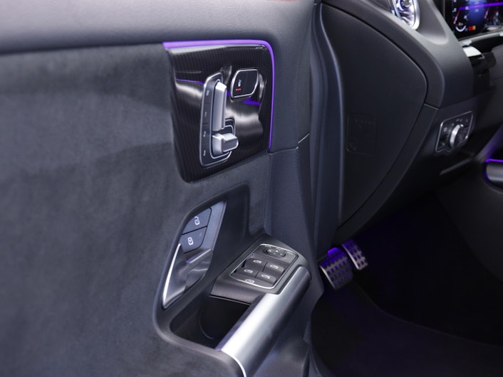 Vehicle image MERCEDES-BENZ GLA 220