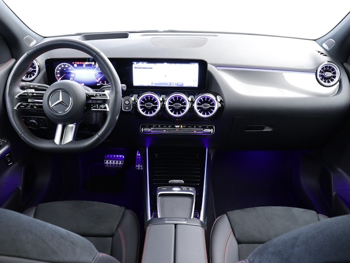 Vehicle image MERCEDES-BENZ GLA 220