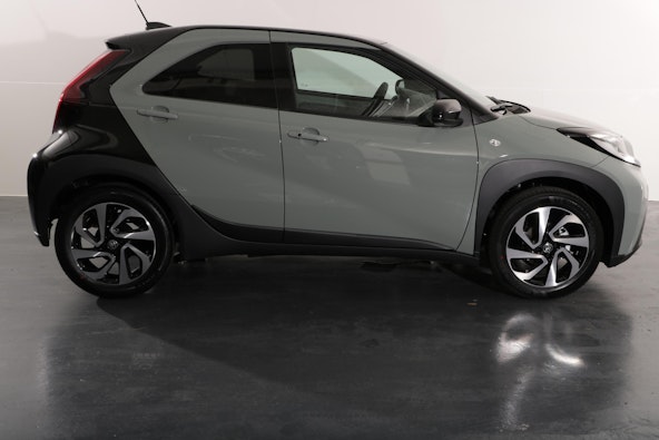 Vehicle image 9
