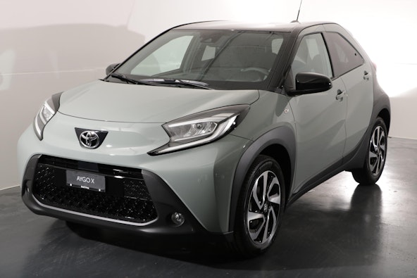 First vehicle image