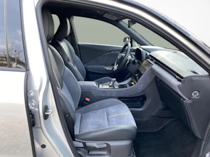 Fahrzeugbild LEXUS LBX 1.5 Hybrid Cool AWD