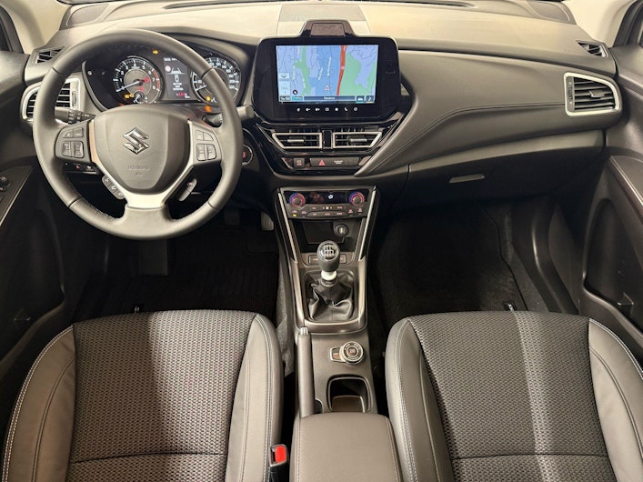 Vehicle image SUZUKI S-CROSS