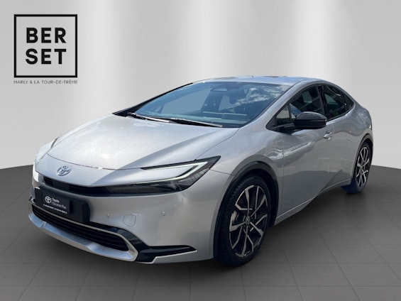 First vehicle image