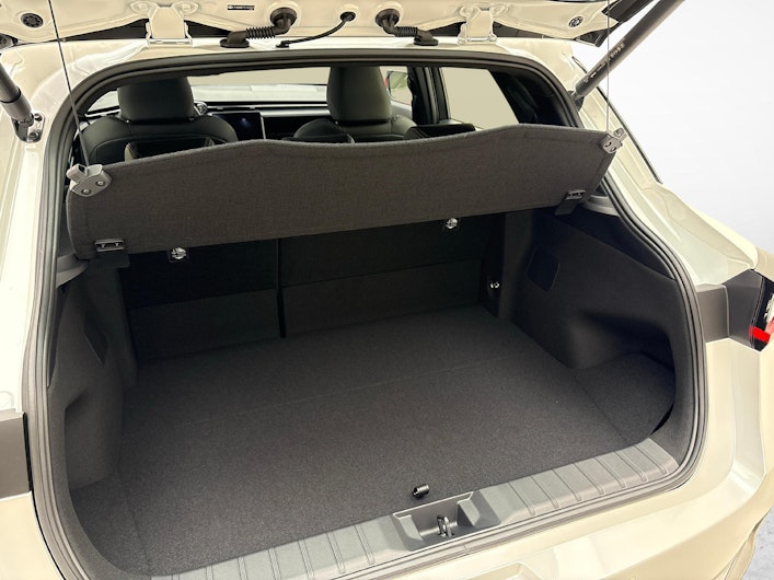 Vehicle image LEXUS LBX