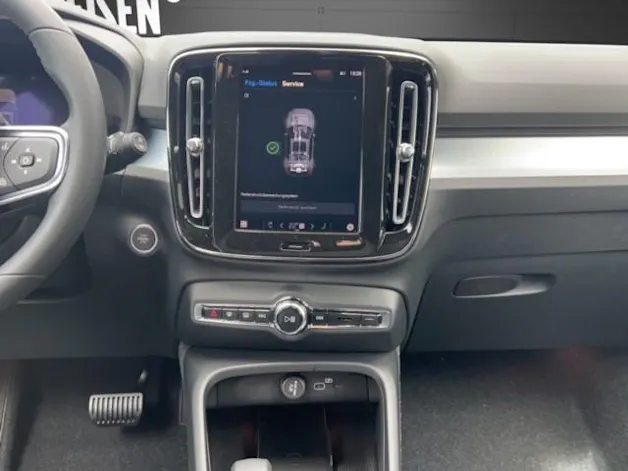 Volvo XC40 2.0 B3 MH Plus Dark