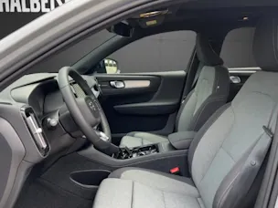 Volvo XC40 2.0 B3 MH Plus Dark