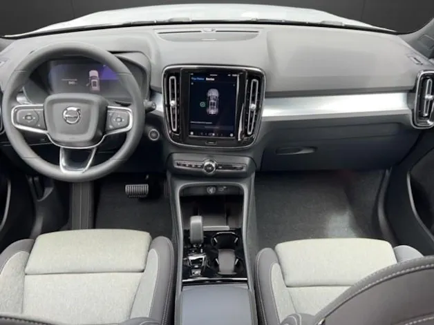 Volvo XC40 2.0 B3 MH Plus Dark