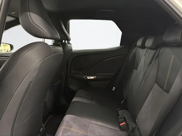 Lexus LBX 1.5 Hybrid Cool AWD