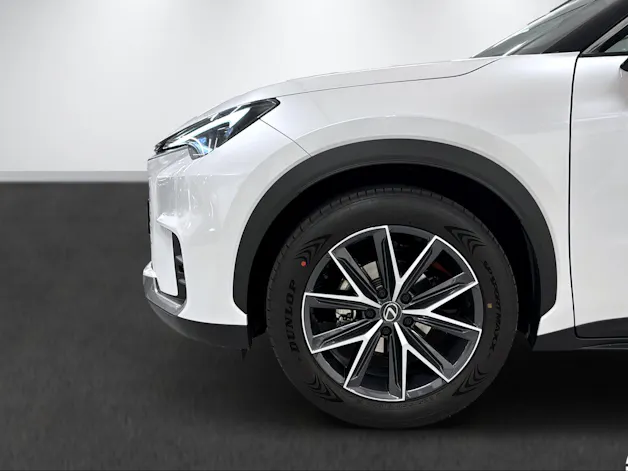 Lexus LBX 1.5 Hybrid Cool AWD