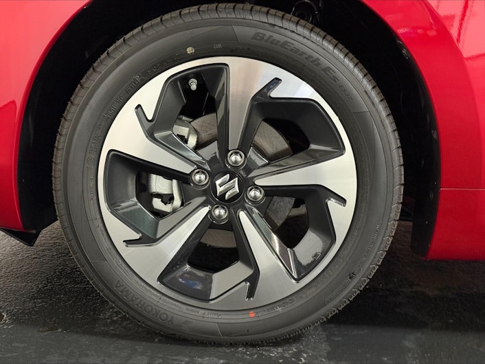 Fahrzeugbild SUZUKI SWIFT