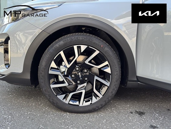 Vehicle image 15 Vehicle image 15