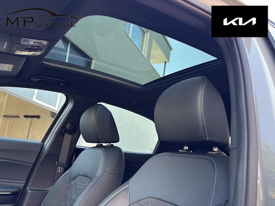 Vehicle image 14 Vehicle image 14