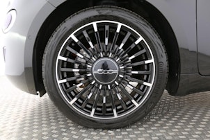 Vehicle image FIAT 500 Cabrio La Prima