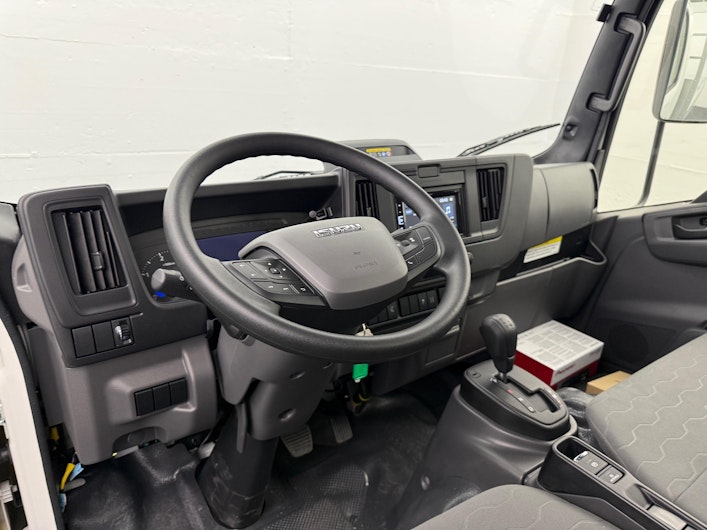 Vehicle image ISUZU M21