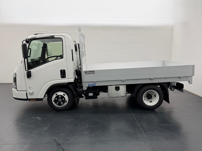 Vehicle image ISUZU M21