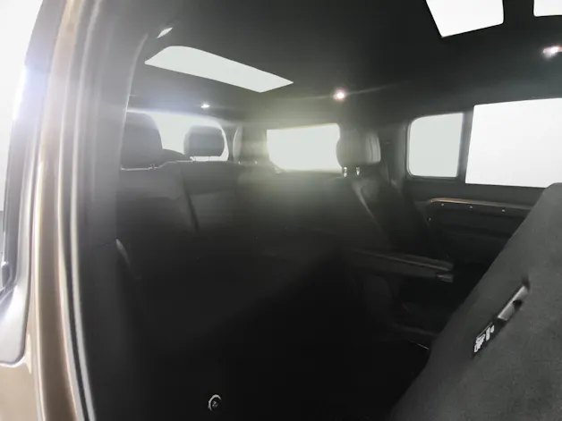 Land Rover Defender 130 3.0 D I6 300 X-Dynamic HSE + Gancio traino amovibile e pneumatici invernali